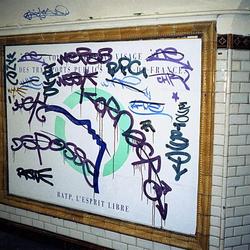 Affiche taguée. Paris, 1992.