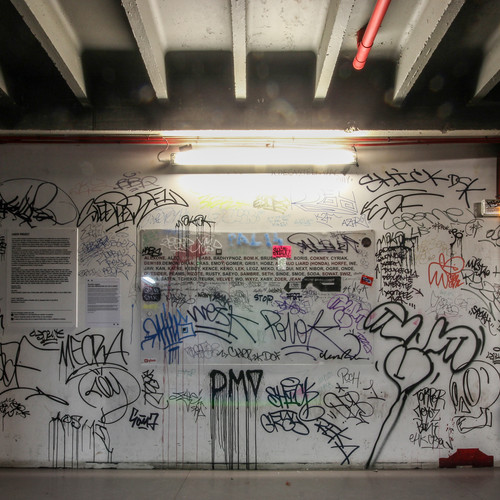 Lasco Project 1 / Terrains Vagues / Niveau 2 / Mur 1 Cartel