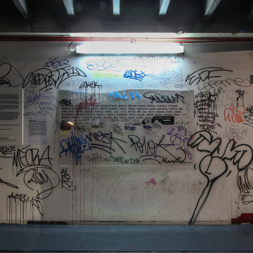 Lasco Project 1 / Terrains Vagues / Niveau 2 / Mur 1 Cartel