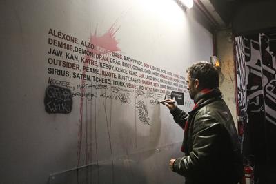 Lasco Project 1 / Terrains Vagues / Niveau 2 / Mur 1 Cartel