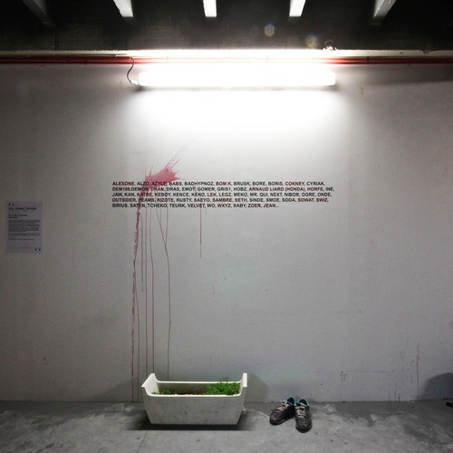 Lasco Project 1 / Terrains Vagues / Niveau 2 / Mur 1 Cartel