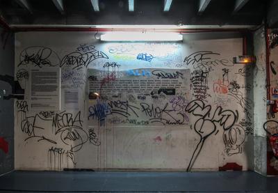 Lasco Project 1 / Terrains Vagues / Niveau 2 / Mur 1 Cartel