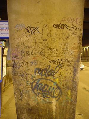 Auteurs inconnus. Paray-Vieille-Poste, 2005.