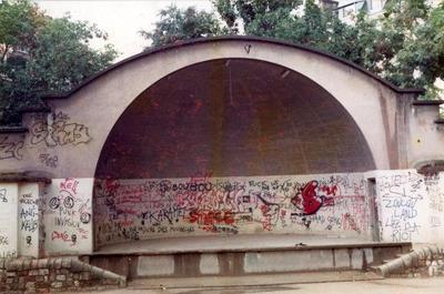 Spray. Paris, 1986.