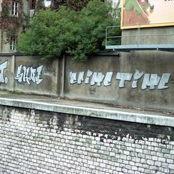Post, Shoe, Bando. Paris, 1986. 