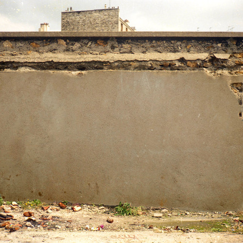 01 Mur 12 vierge. Terrain de Stalingrad / La Chapelle, Paris 1984.