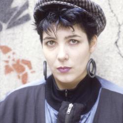 B2Fays. Paris, 1987.